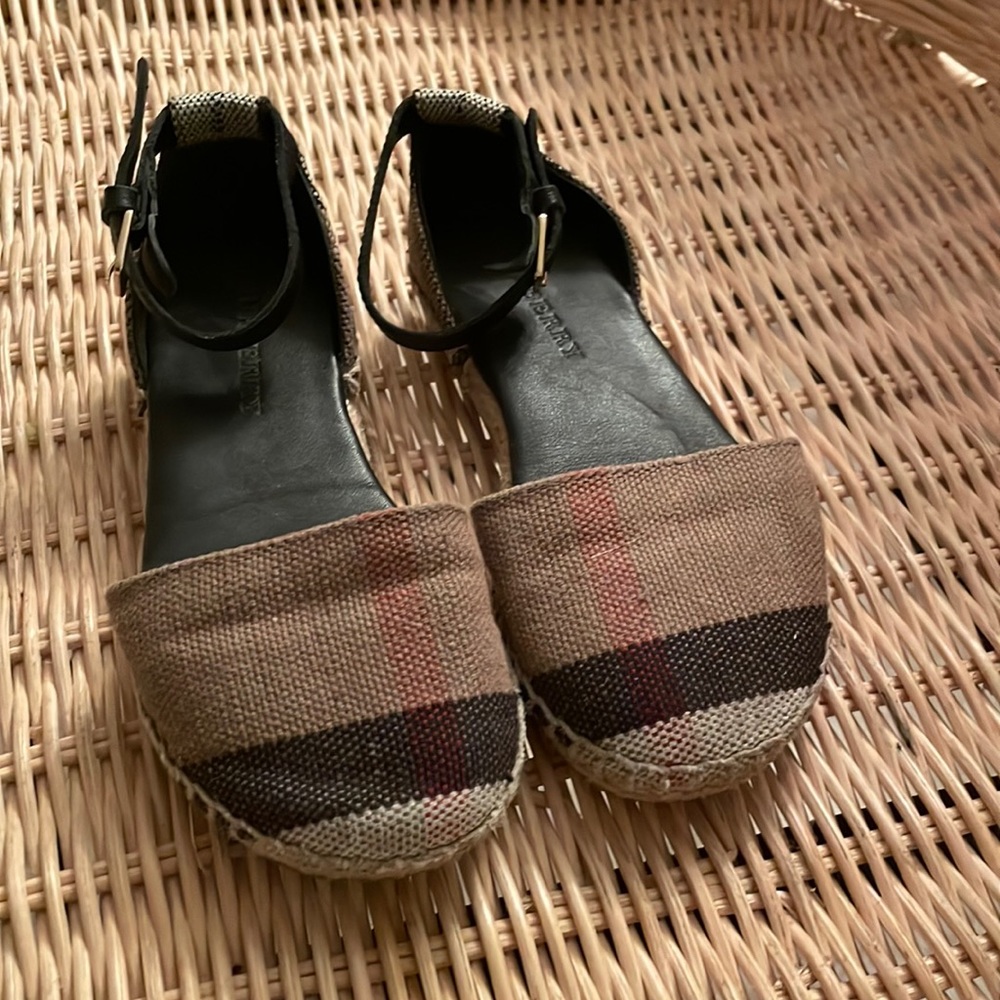 Burberry toddler shoes